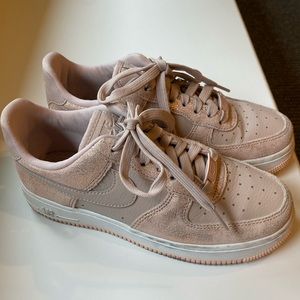 Blush pink Air Force 1’s